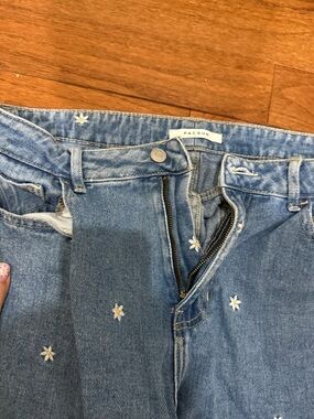 PacSun Light Blue Daisy Embroidered High-Rise Women’s Jeans, size 31” waist